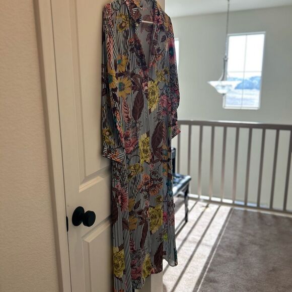 Floral With White and Green Striped Shirt Duster, Size M - Picture 1 of 10